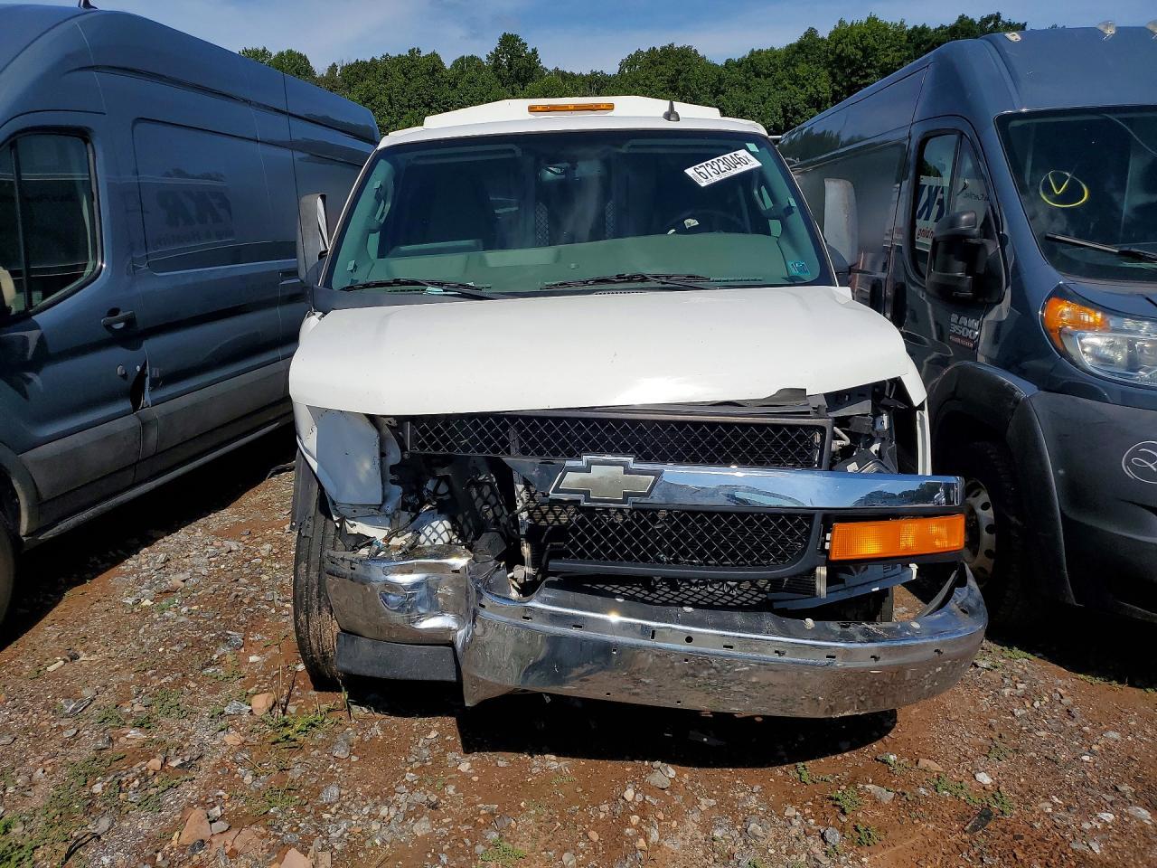 2017 Chevrolet Express G3500 - Image 5