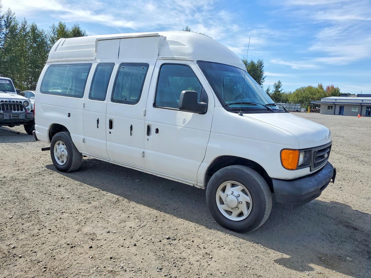 2007 Ford Econoline E250 Van - Image 4