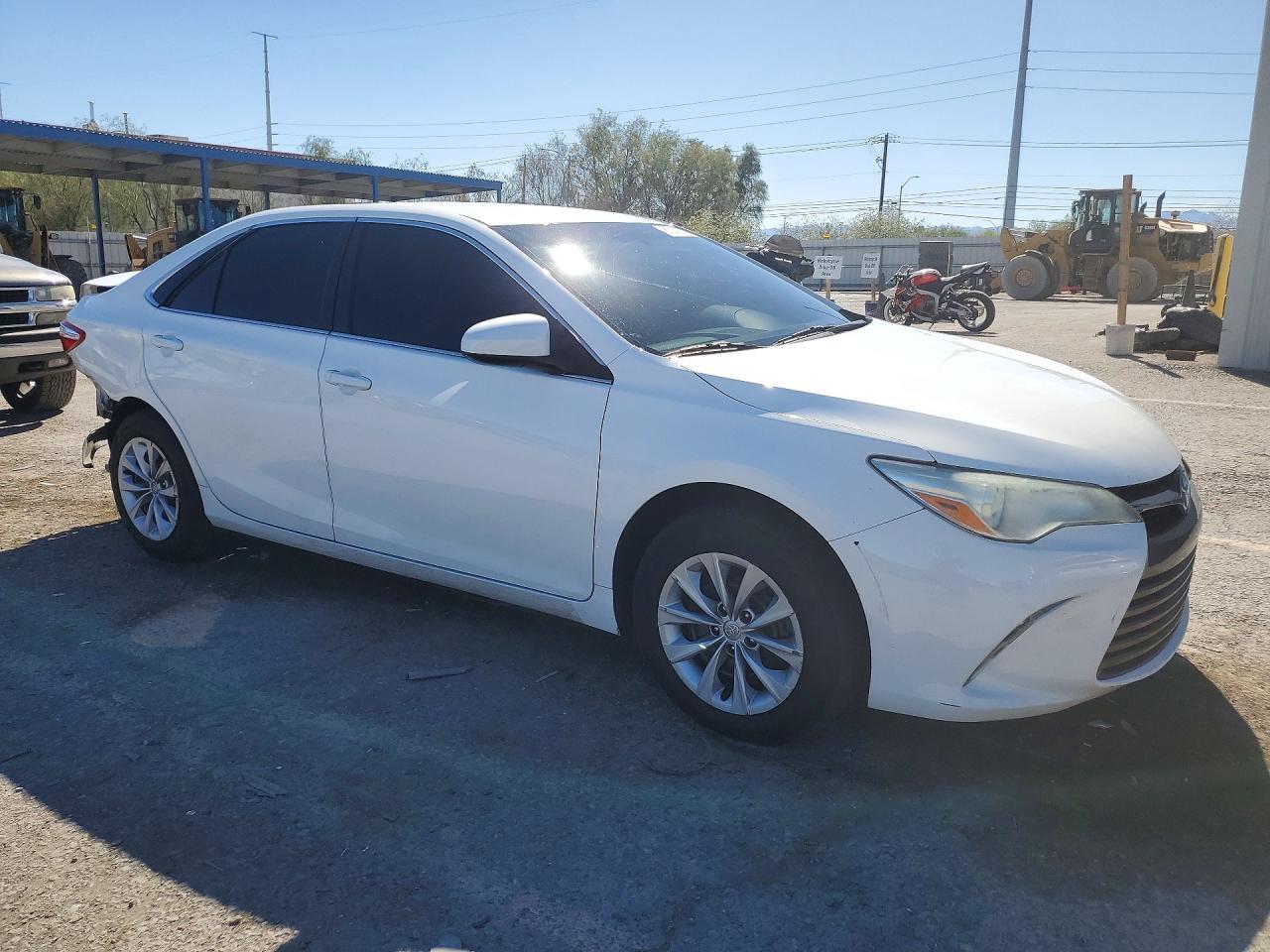 2016 Toyota Camry Le - Фото 4