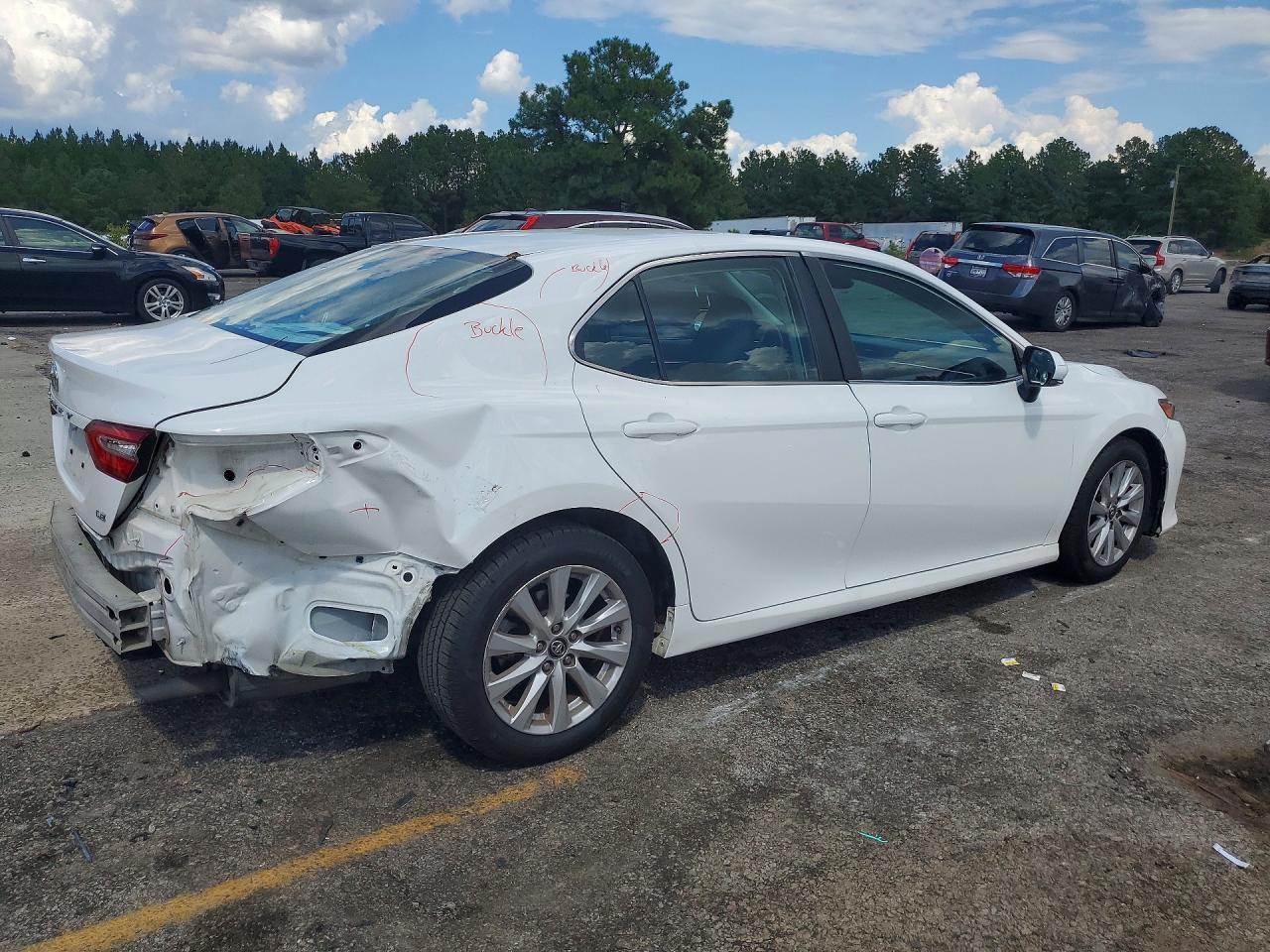 2018 Toyota Camry Le - Фото 3