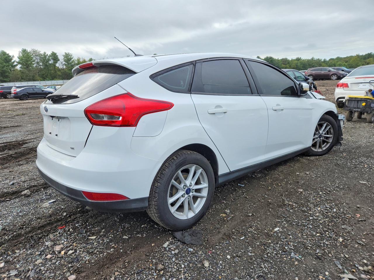 2017 Ford Focus Se - Image 3