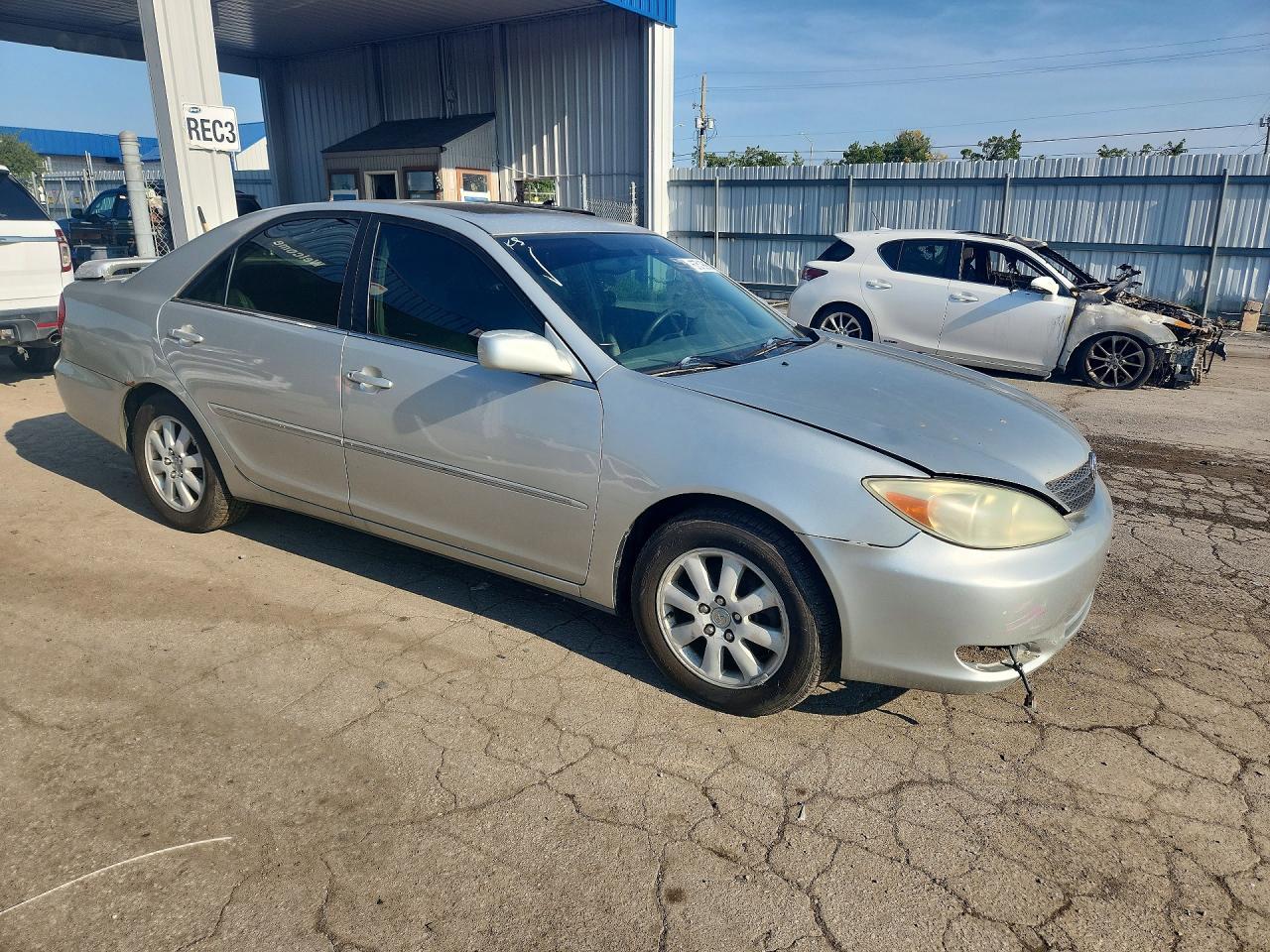 2004 Toyota Camry Xle - Image 4