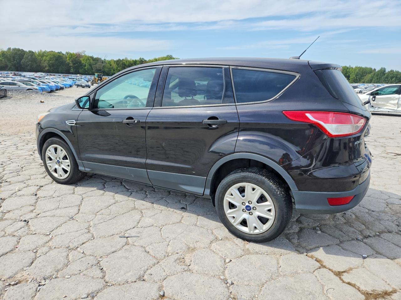 2013 Ford Escape S - Фото 2