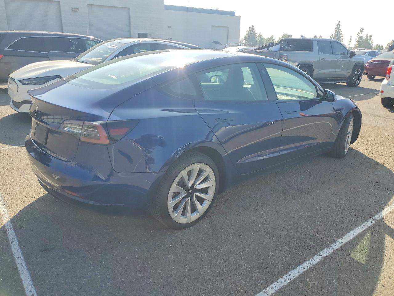 2022 Tesla Model 3 - Фото 3