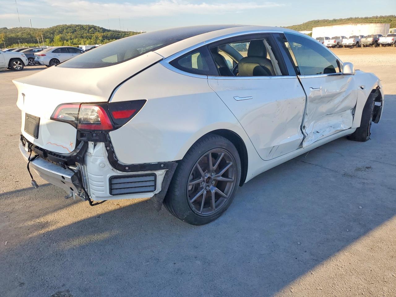 2019 Tesla Model 3 - Фото 3