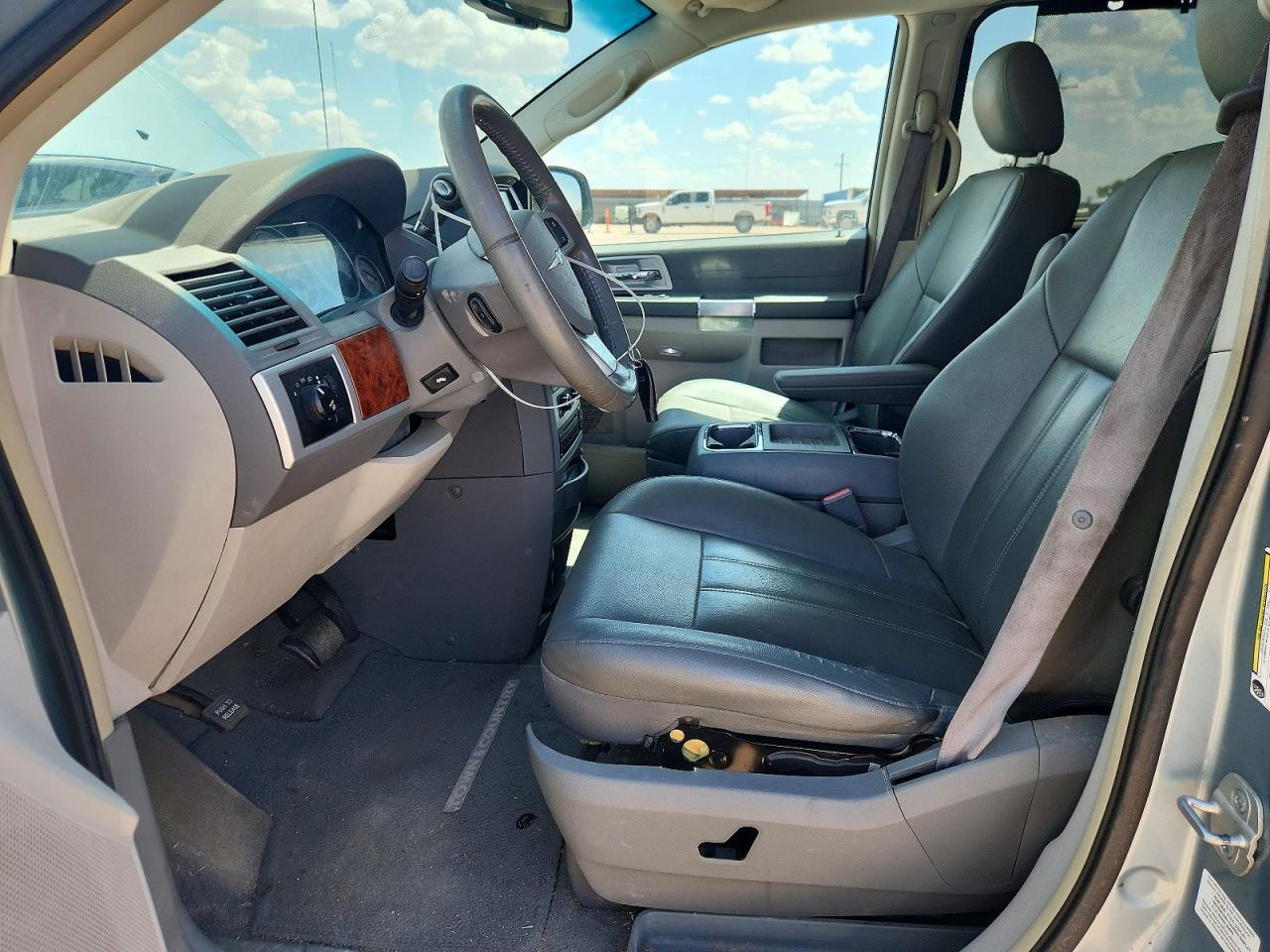 2008 Chrysler Town & Country Touring - Фото 7