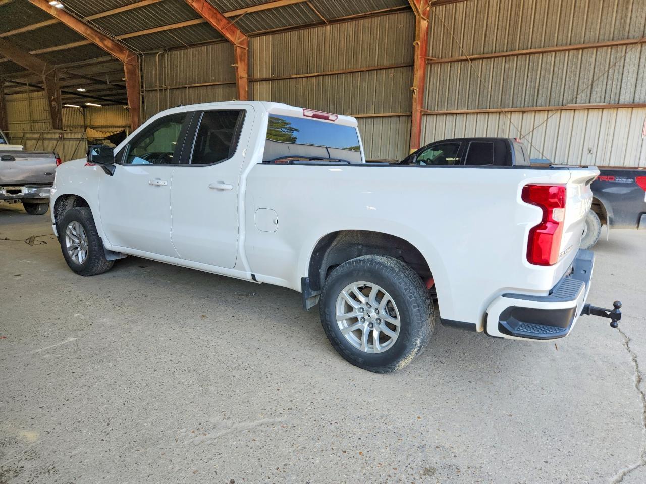 2020 Chevrolet Silverado K1500 Rst - Image 2