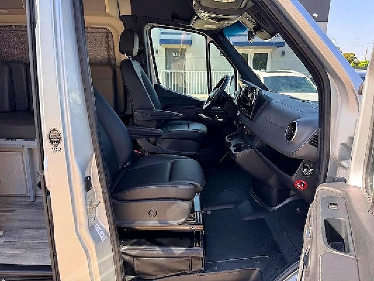 2022 Mercedes-Benz Sprinter 2500 - Фото 7