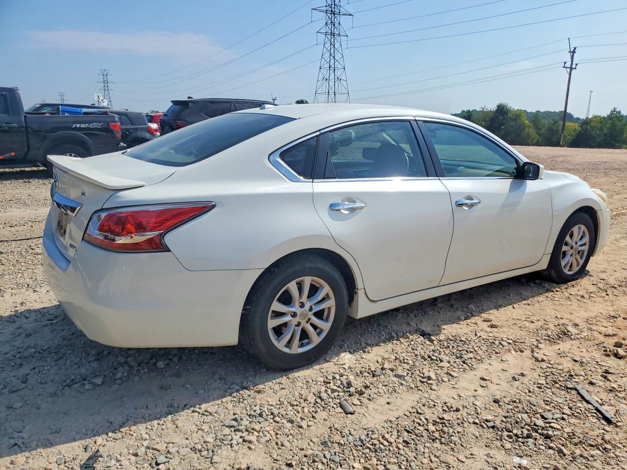 2014 Nissan Altima 2.5 S - Image 3