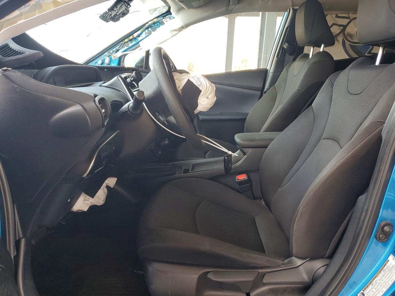 2022 Toyota Prius L Eco - Image 7