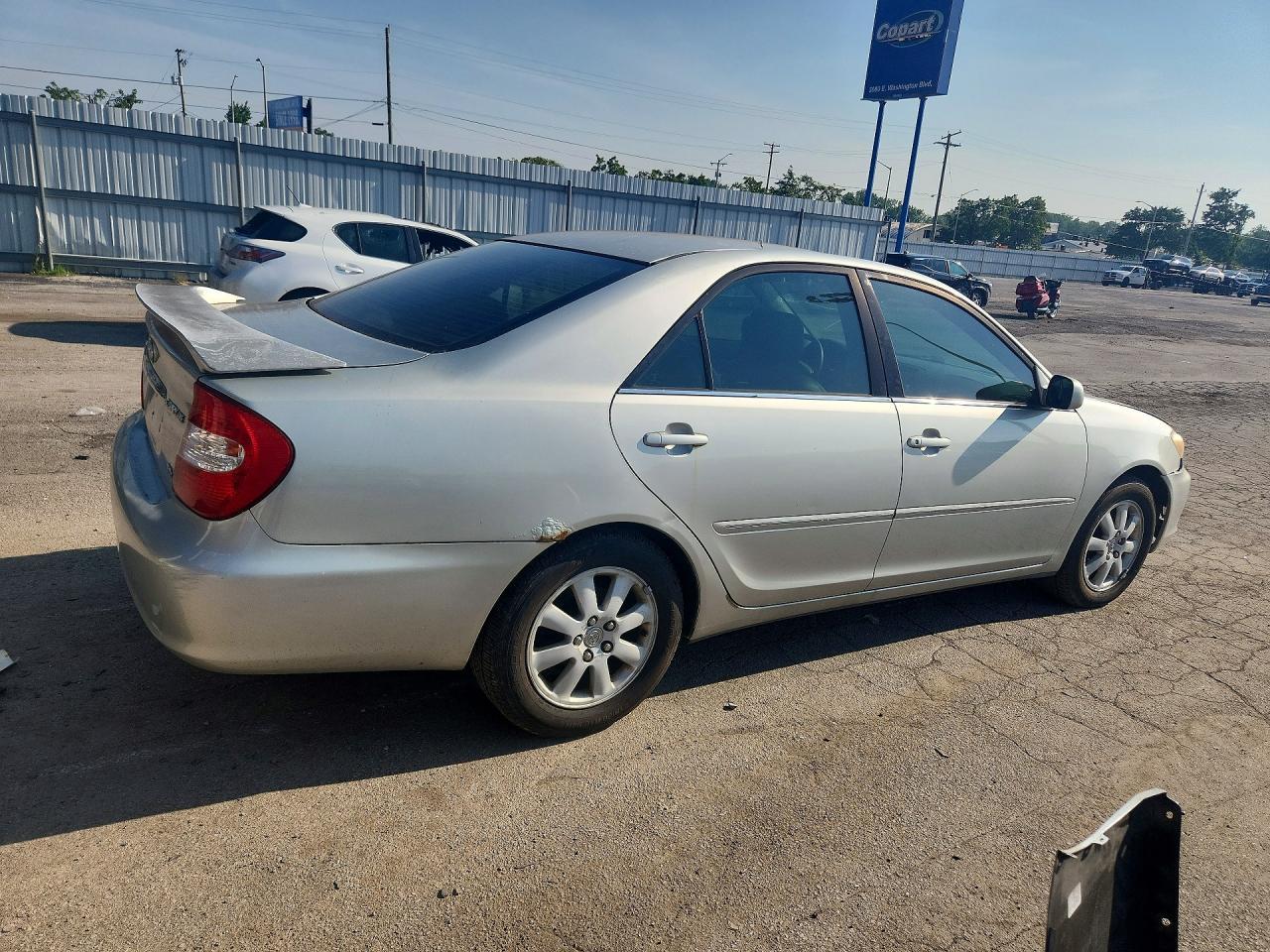 2004 Toyota Camry Xle - Image 3