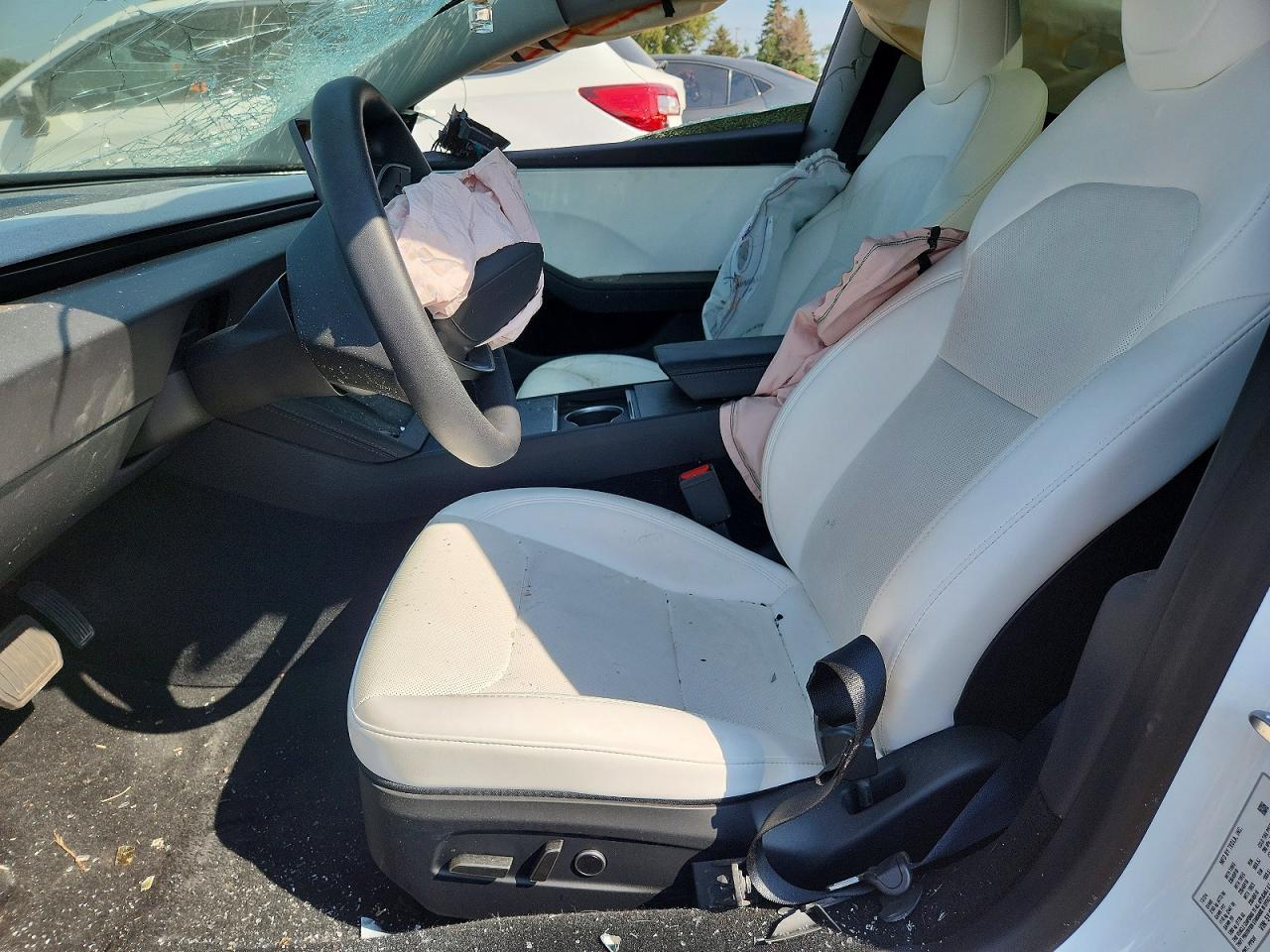 2025 Tesla Model 3 - Image 7