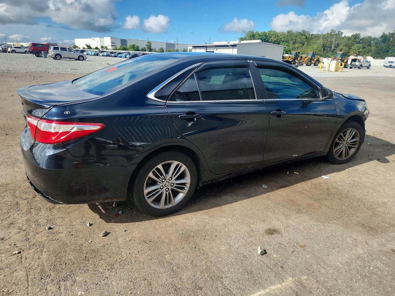 2015 Toyota Camry Se - Image 3