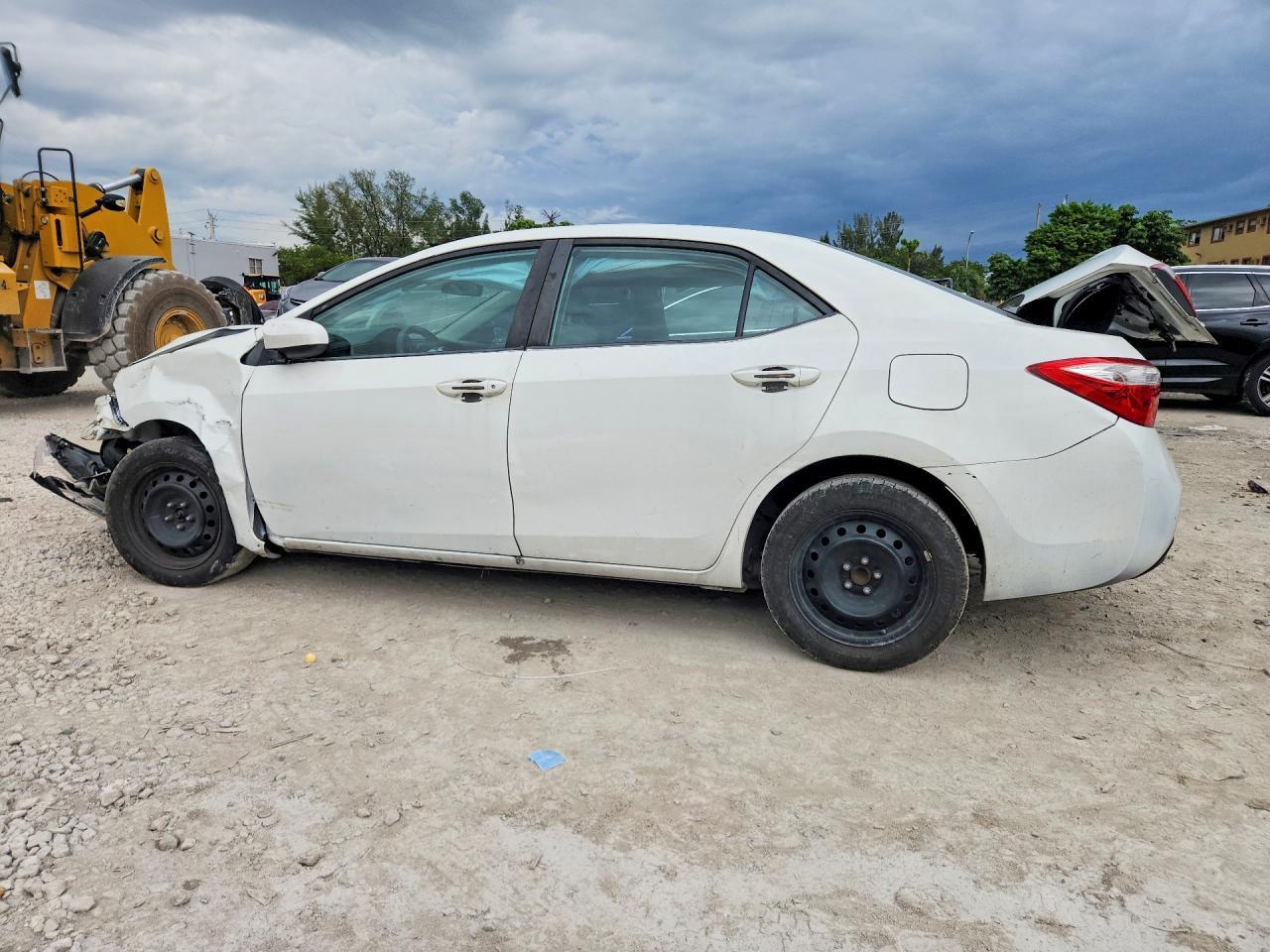 2015 Toyota Corolla Le - Фото 2