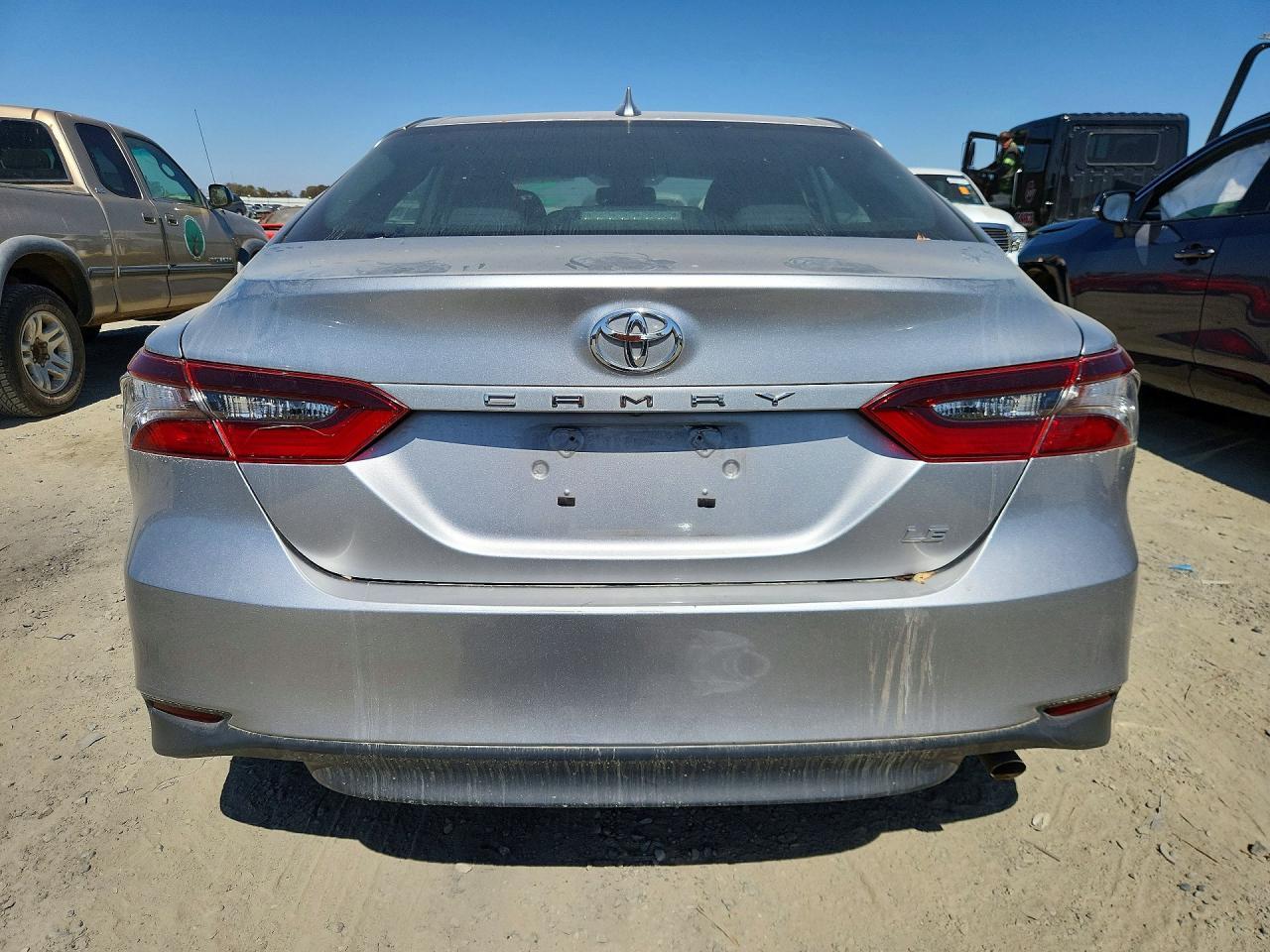 2021 Toyota Camry Le - Фото 6