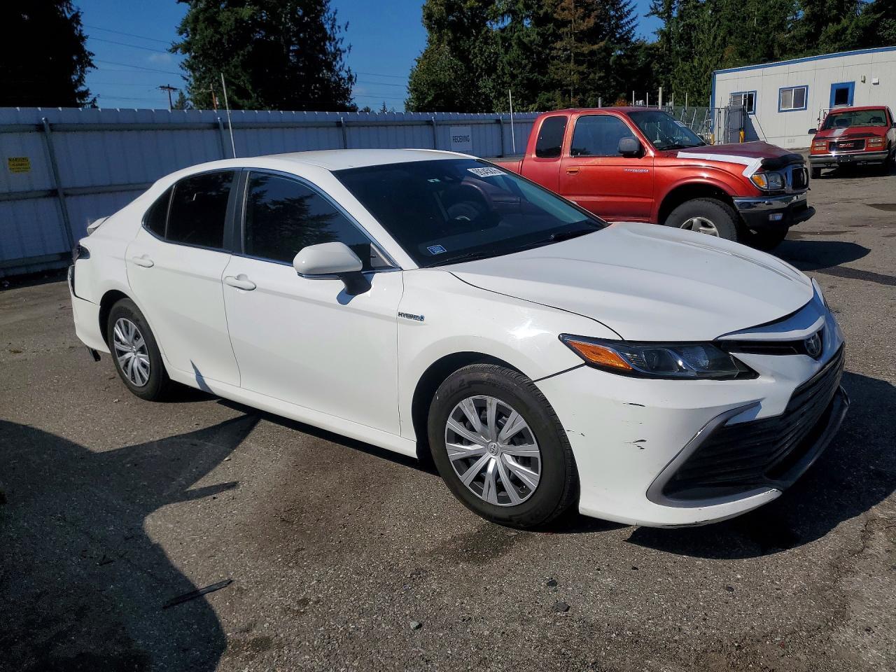 2021 Toyota Camry Le - Фото 4