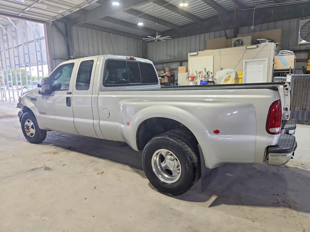 2004 Ford F350 Super Duty - Image 2