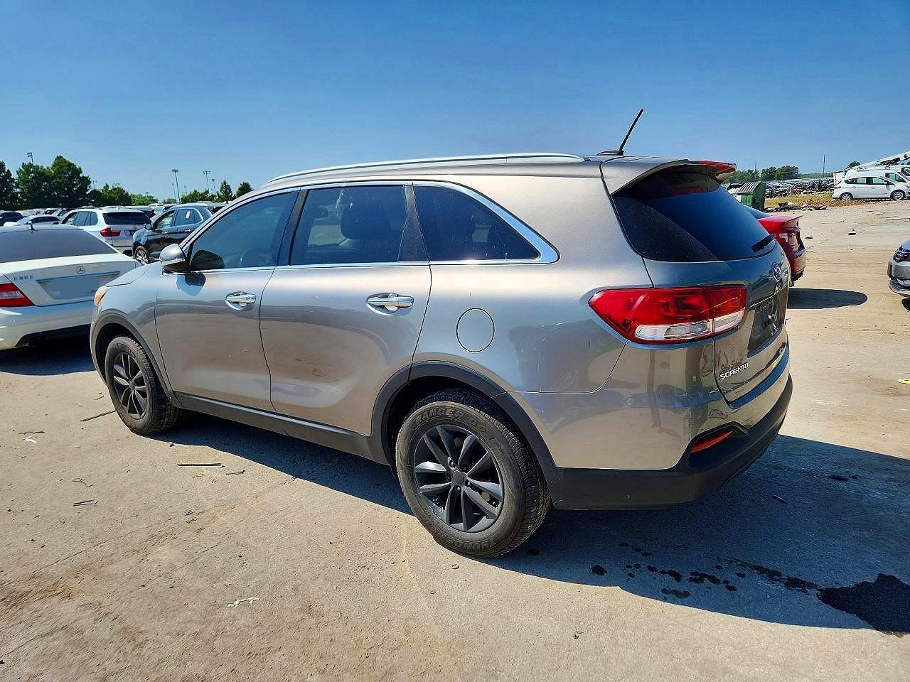 2016 Kia Sorento Lx - Image 2