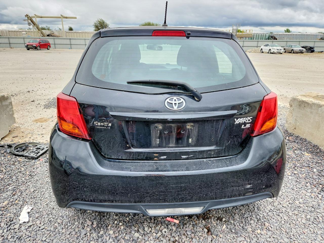 2016 Toyota Yaris 5-Door Le - Image 6