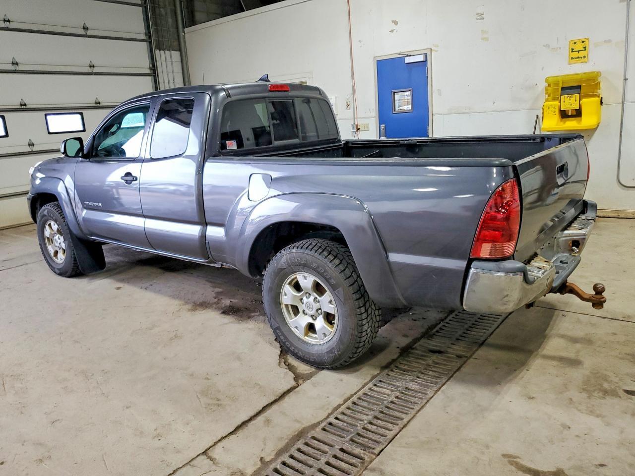 2015 Toyota Tacoma V6 - Фото 2
