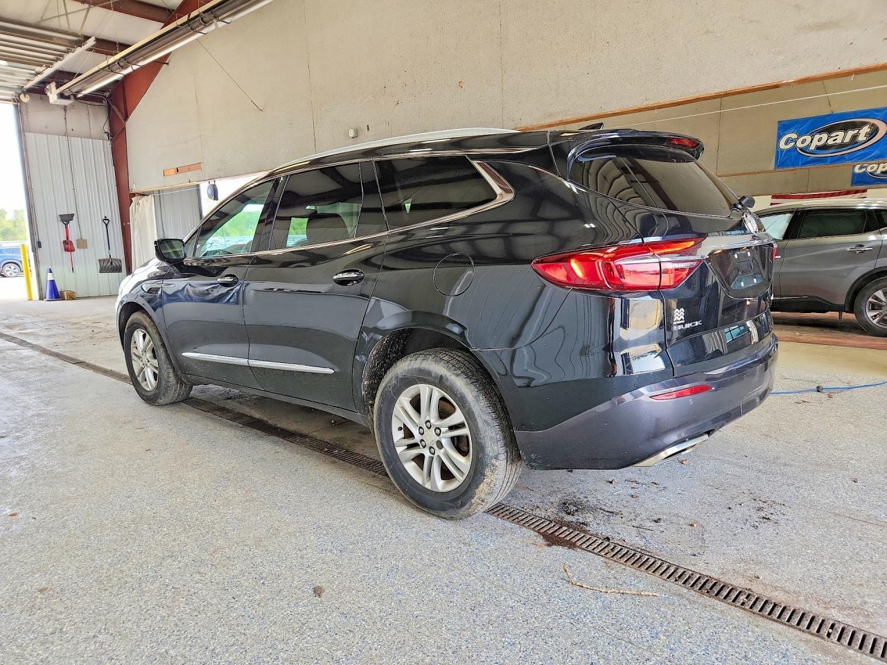 2018 Buick Enclave Essence - Image 2