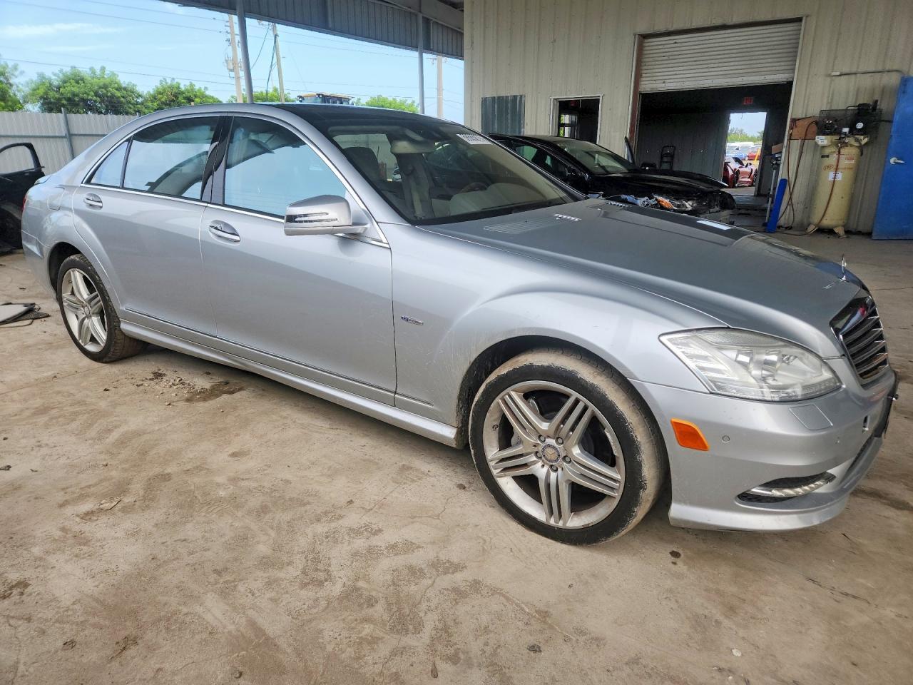 2012 Mercedes-Benz S 550 4Matic - Фото 4