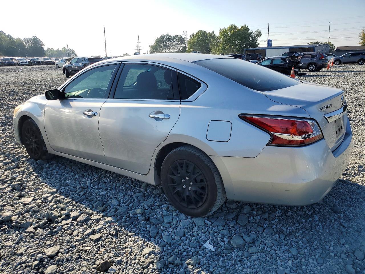 2015 Nissan Altima 2.5 S - Фото 2