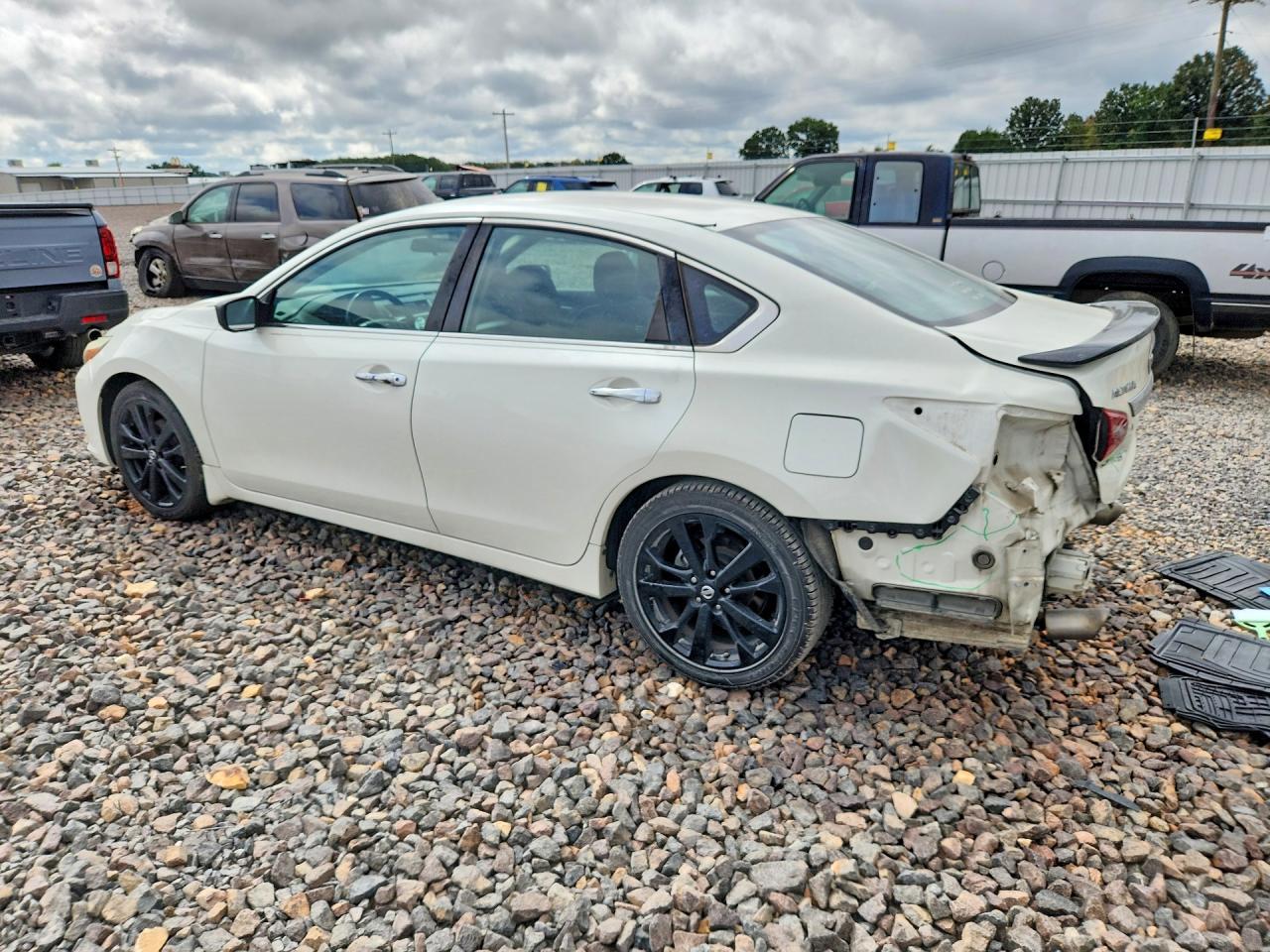 2017 Nissan Altima 2.5 Sr - Image 2
