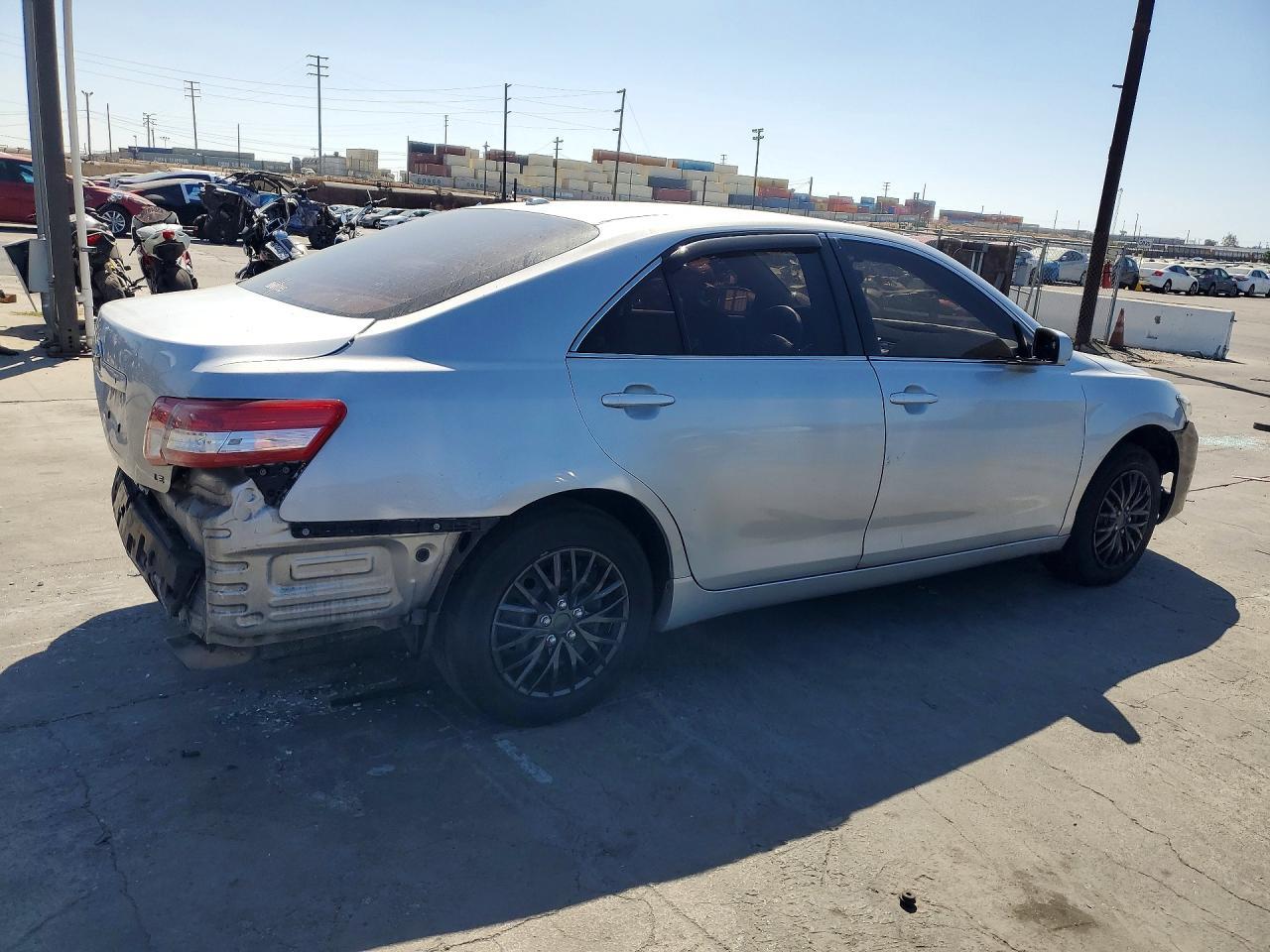 2010 Toyota Camry Le - Image 3