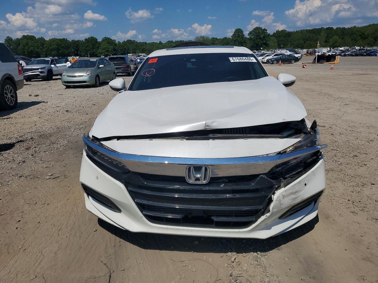 2018 Honda Accord Touring - Image 5
