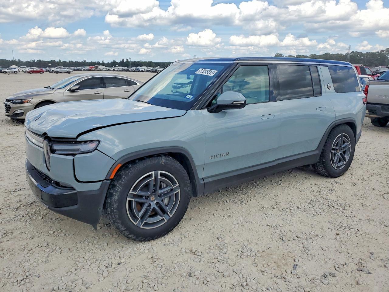 2025 Rivian R1S Adventure