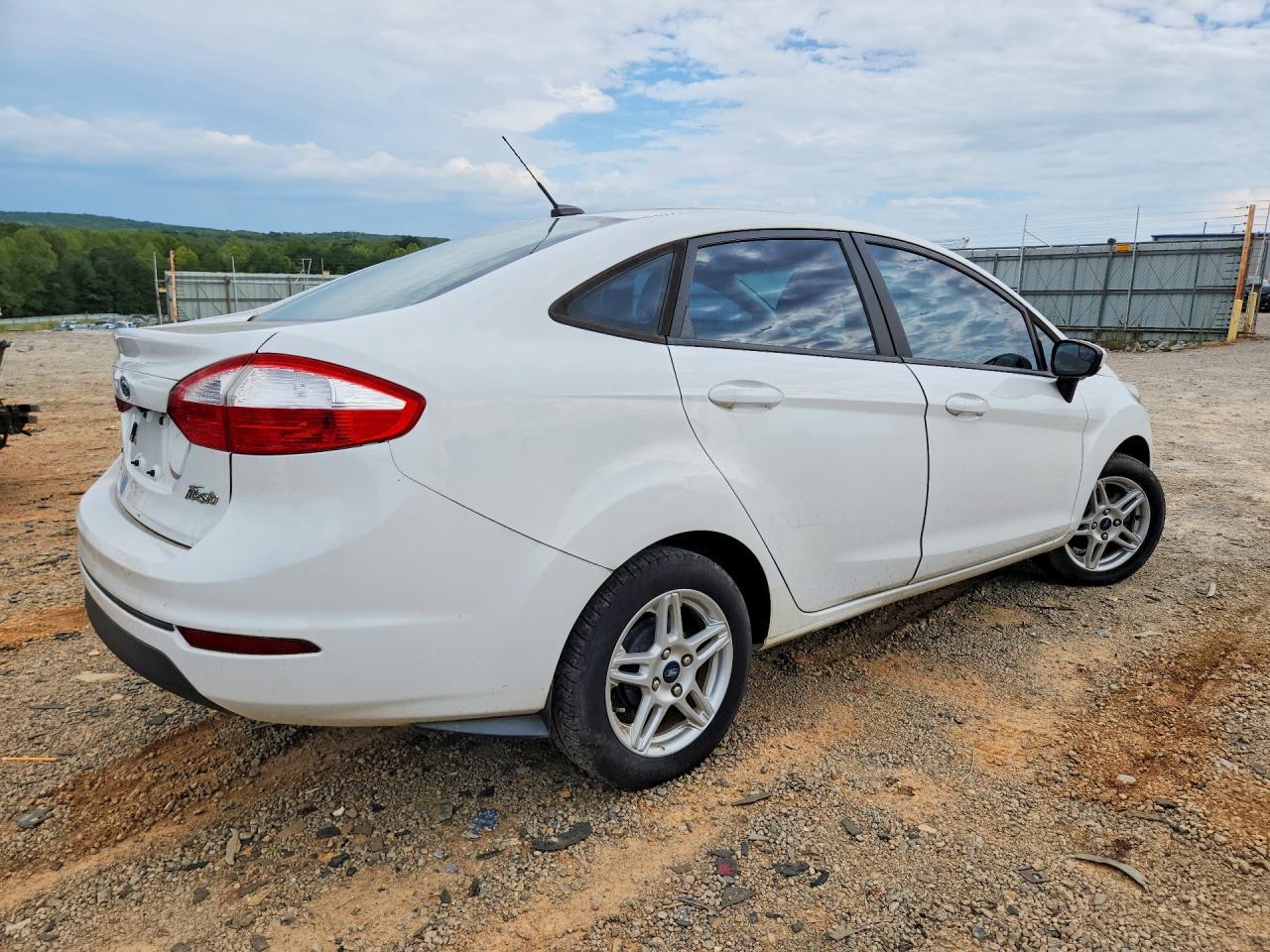 2019 Ford Fiesta Se - Фото 3