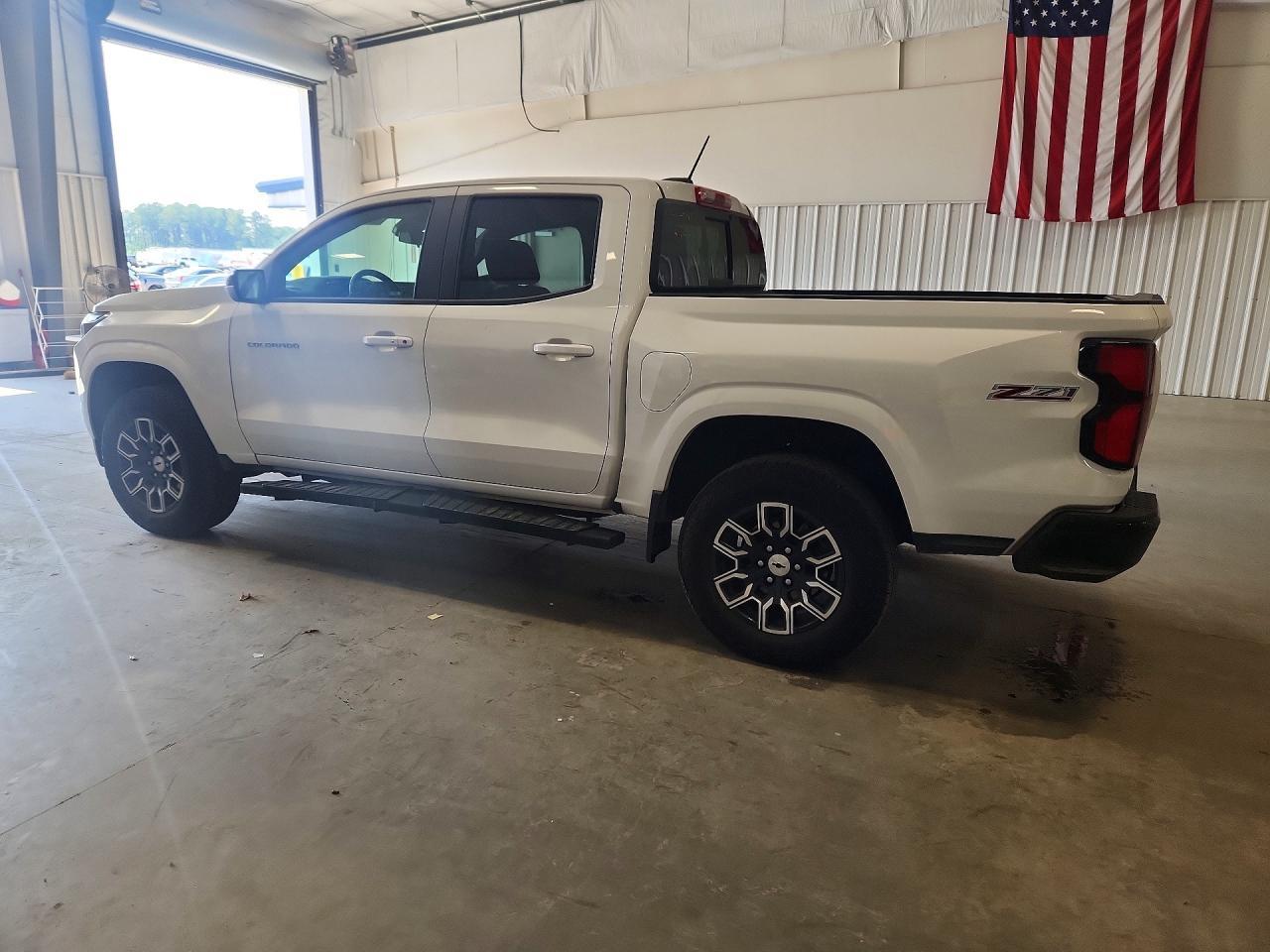 2024 Chevrolet Colorado Z71 - Image 2