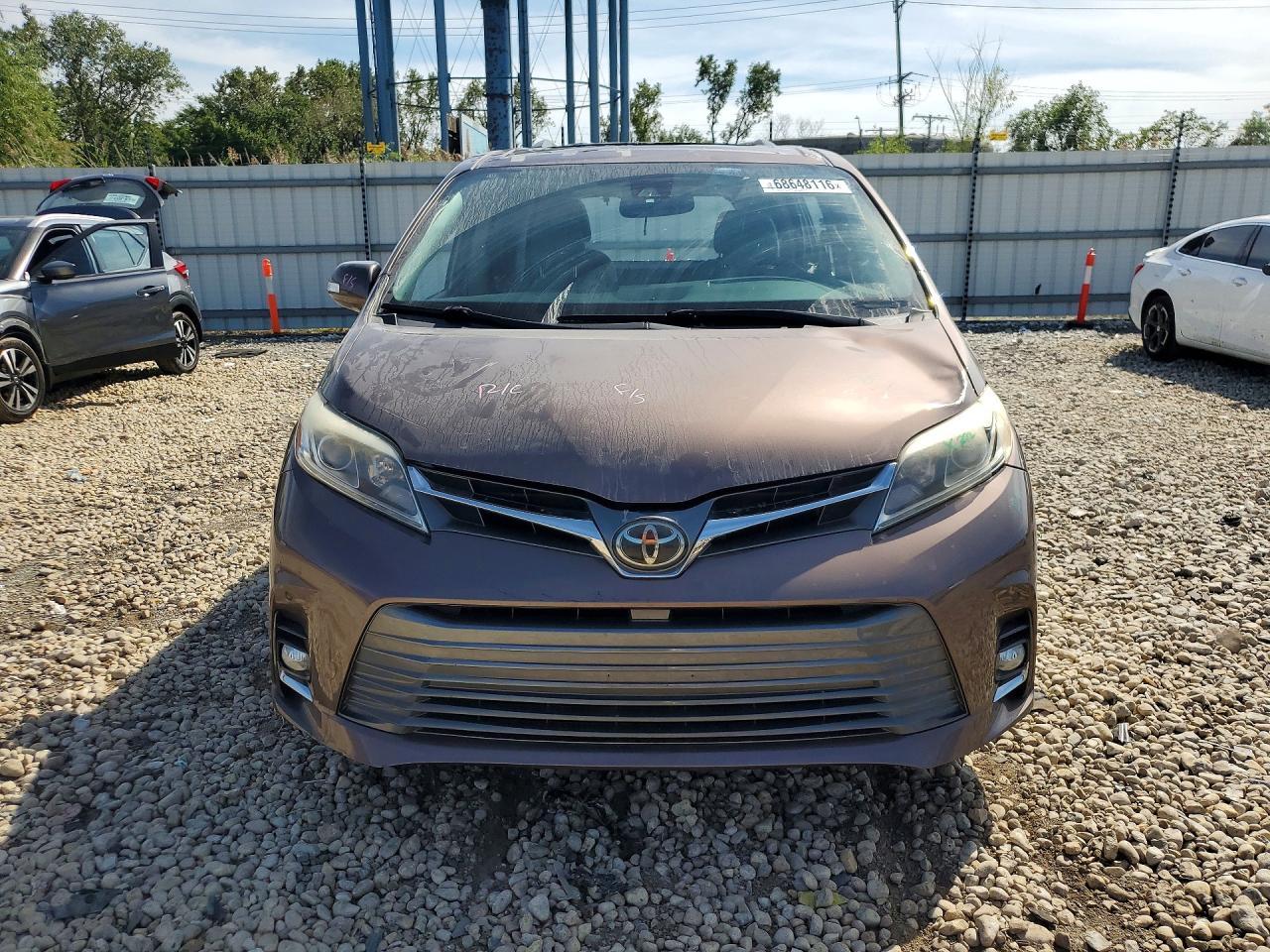 2018 Toyota Sienna Limited 7-Passenger - Image 5