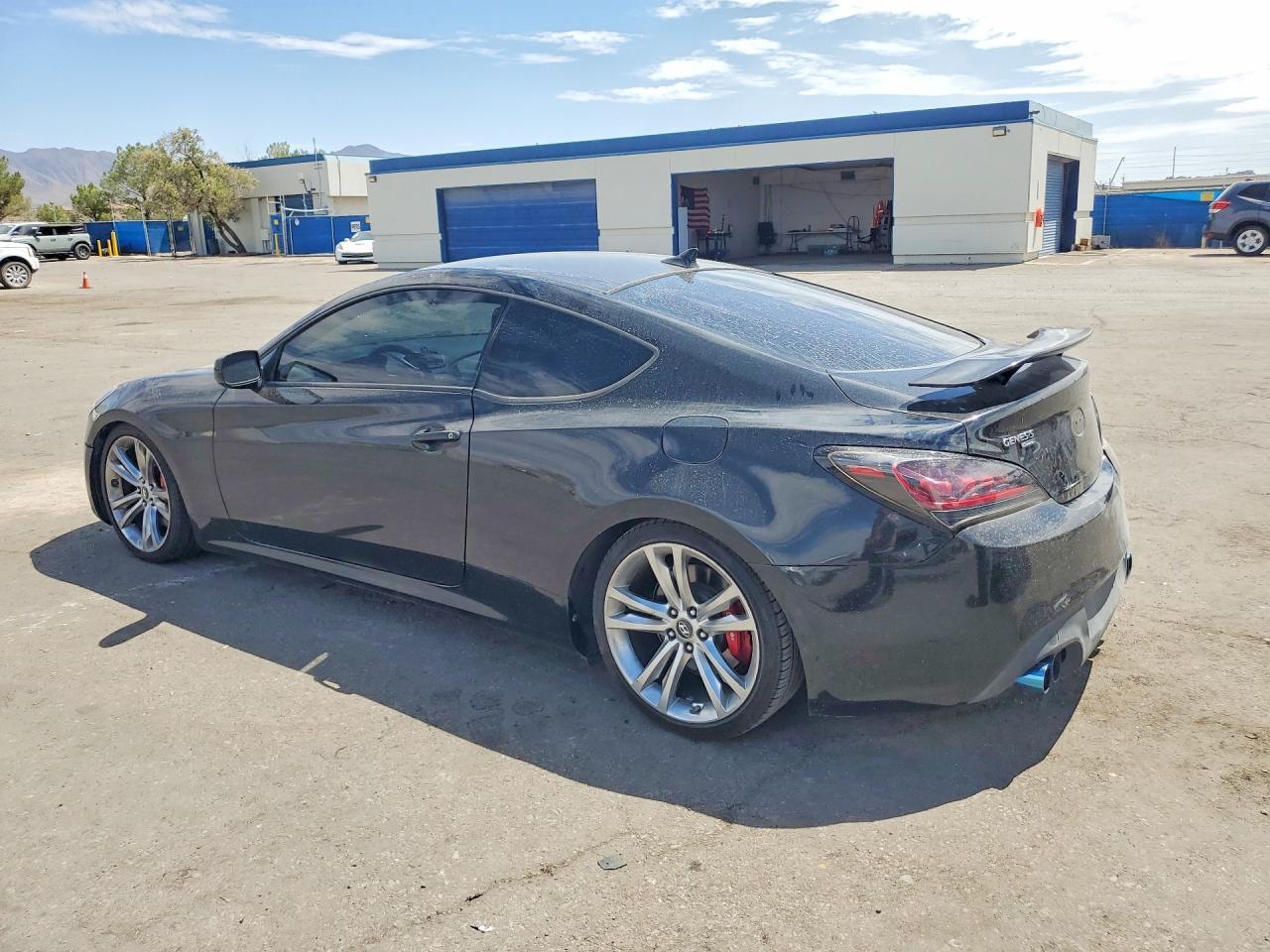 2011 Hyundai Genesis Coupe 3.8L R-Spec - Фото 2