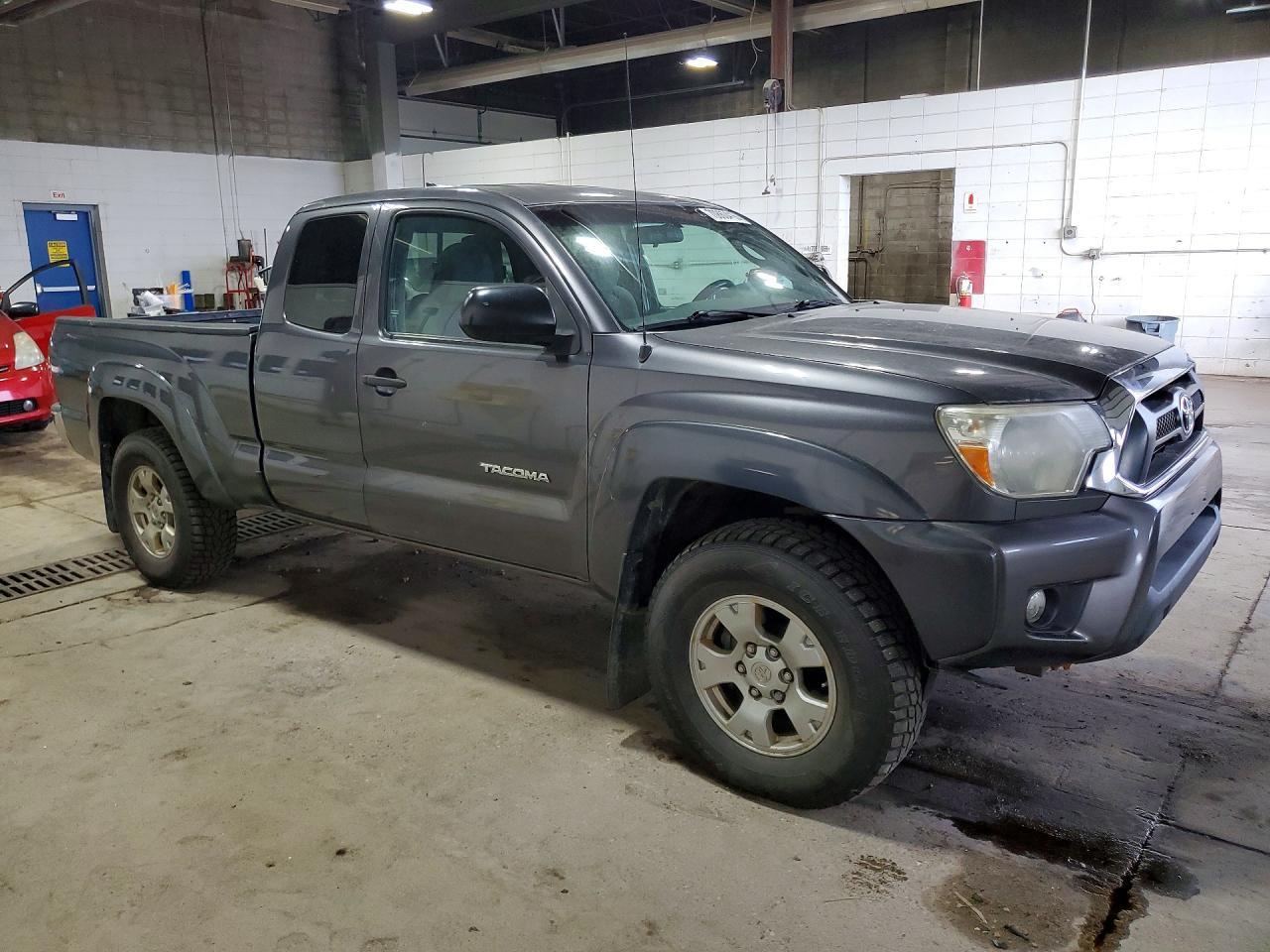 2015 Toyota Tacoma V6 - Фото 4