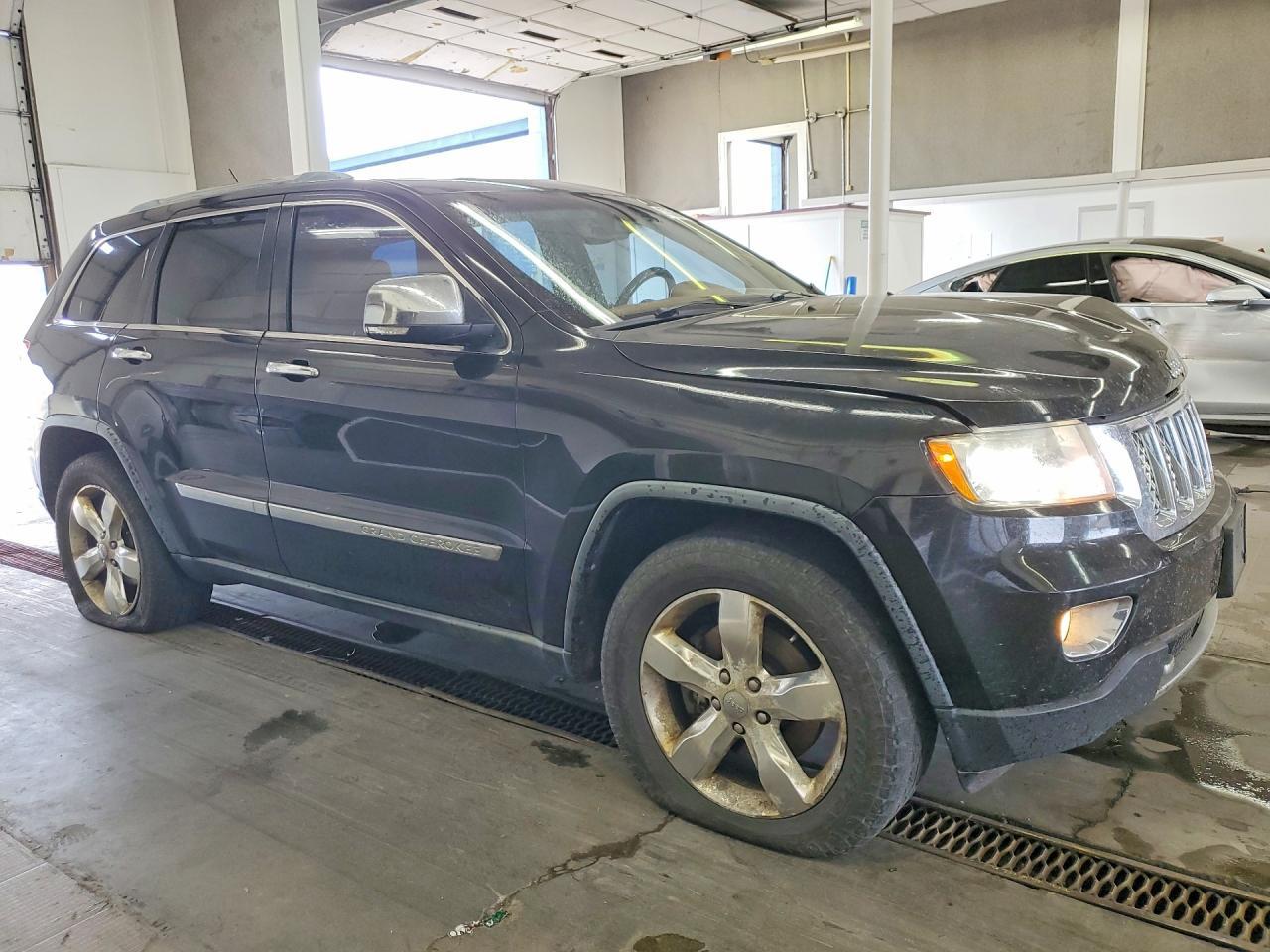 2012 Jeep Grand Cherokee Overland - Image 4