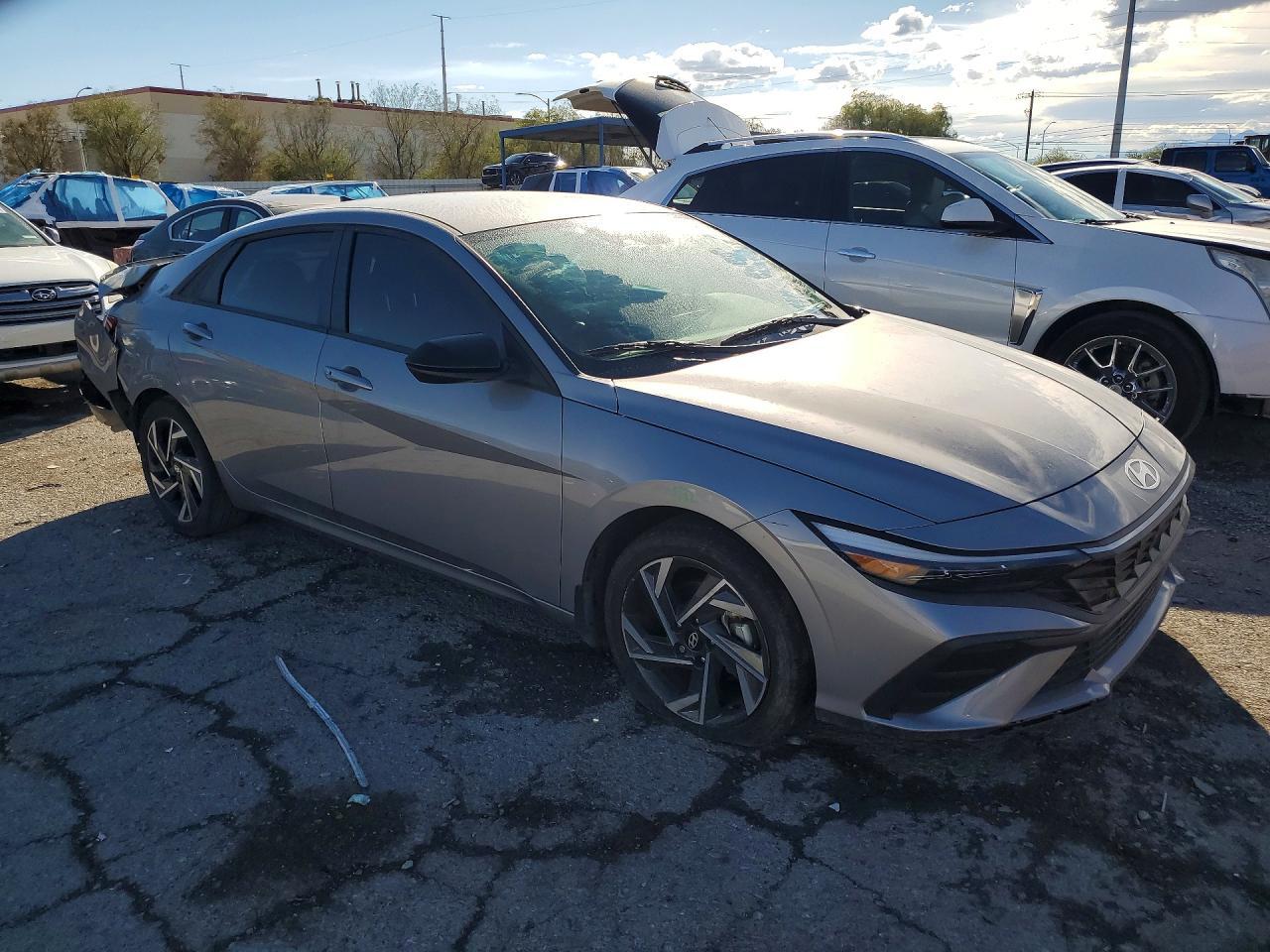 2025 Hyundai Elantra Sel Sport - Image 4