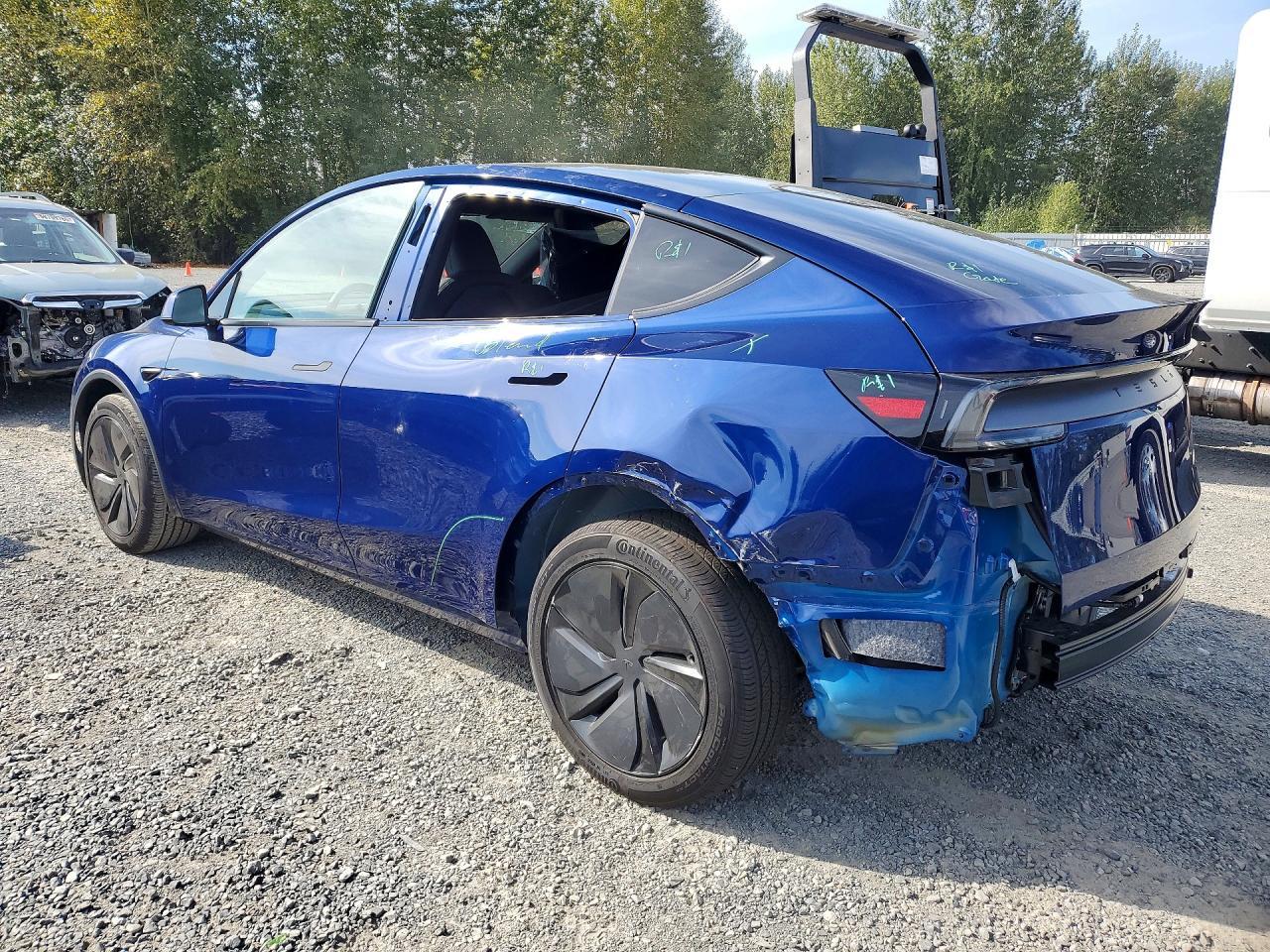 2026 Tesla Model Y - Фото 2