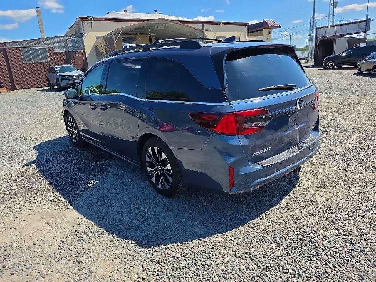 2025 Honda Odyssey Elite - Image 2