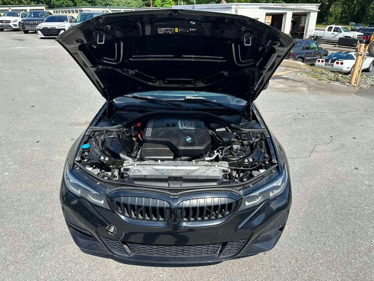 2022 BMW 330Xi - Фото 5