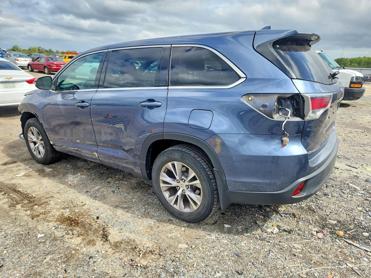 2015 Toyota Highlander Xle - Image 2