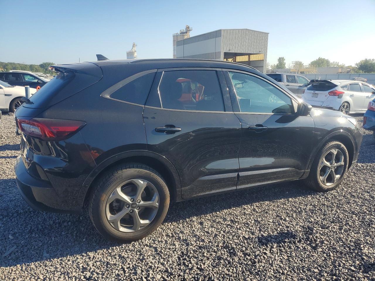 2023 Ford Escape St Line - Фото 3