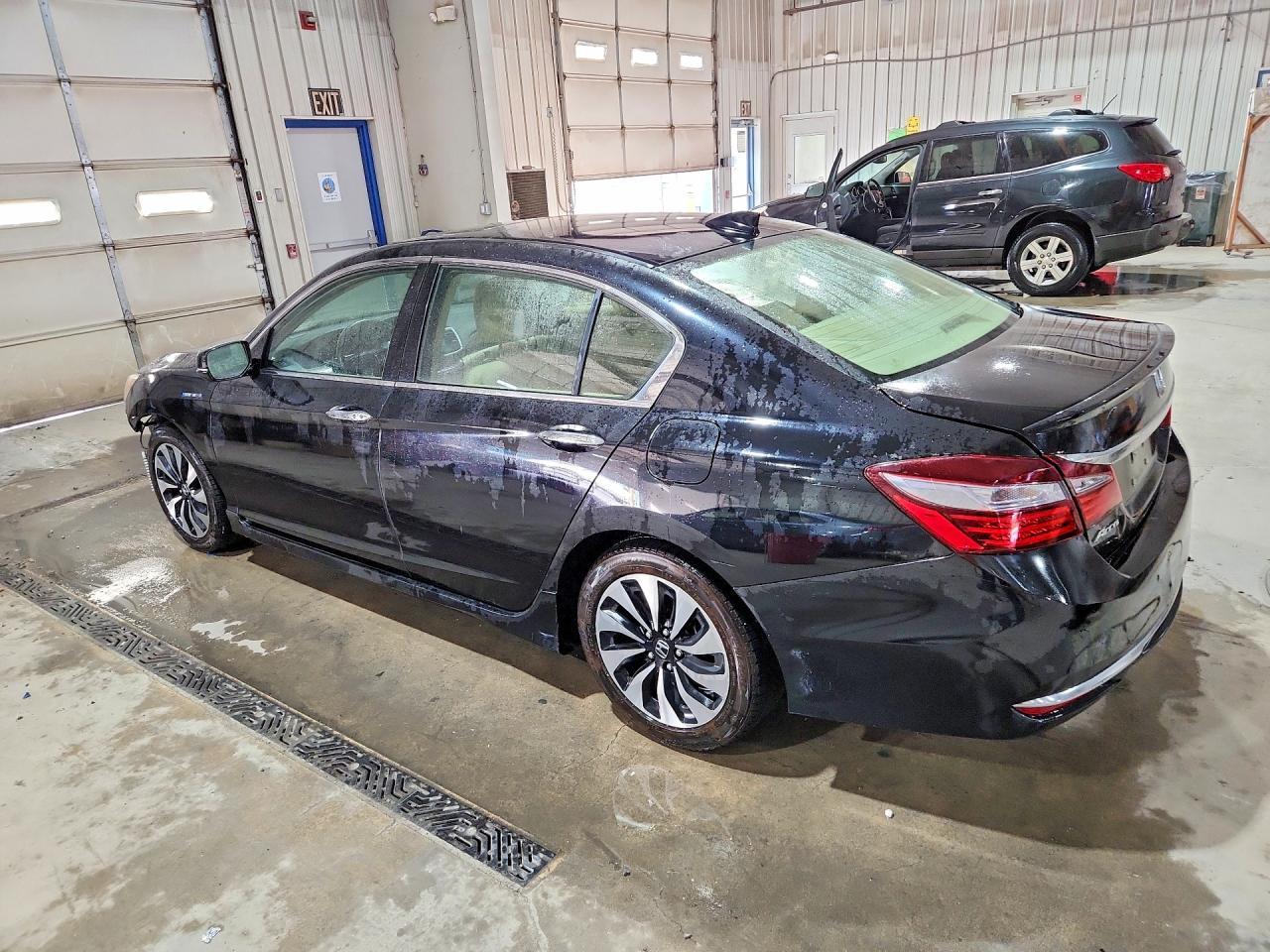 2017 Honda Accord Touring Hybrid - Фото 2