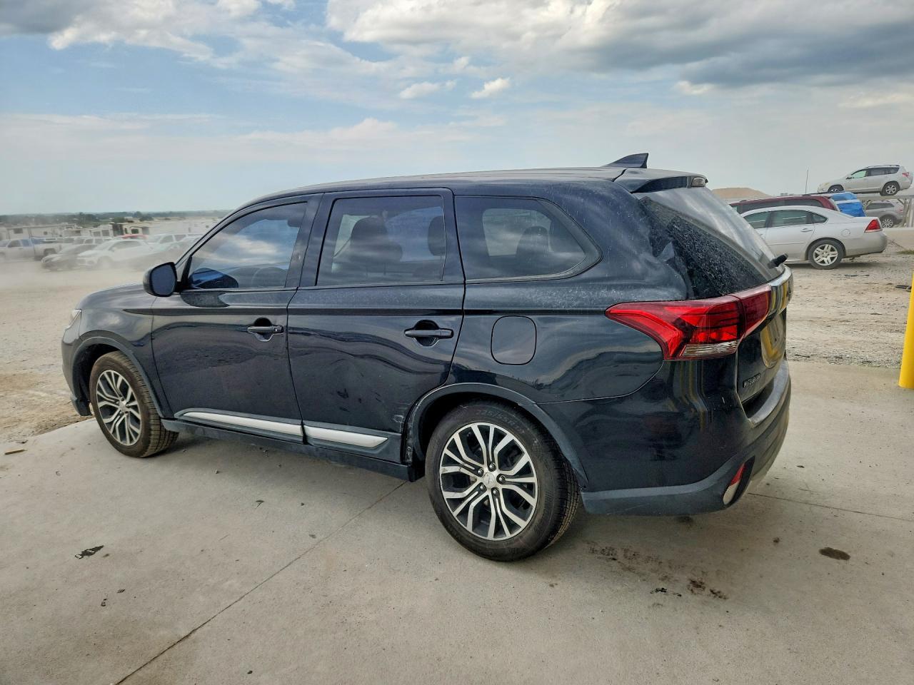 2017 Mitsubishi Outlander Es - Фото 2