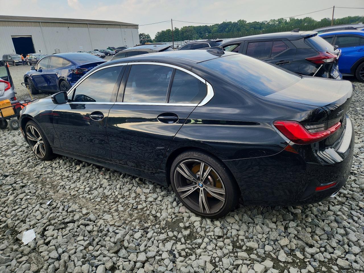 2019 BMW 330Xi - Фото 2