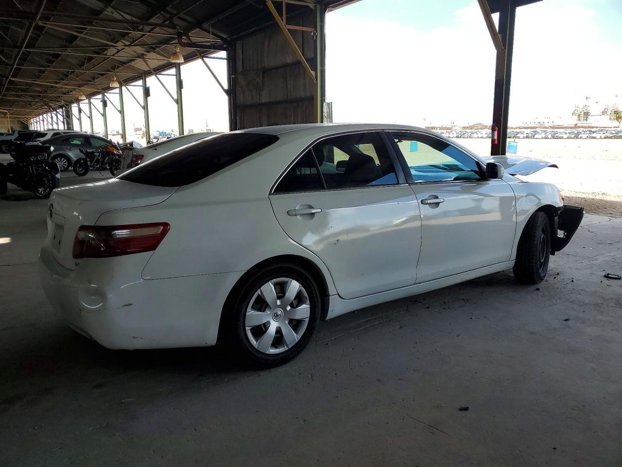 2009 Toyota Camry Le - Фото 3