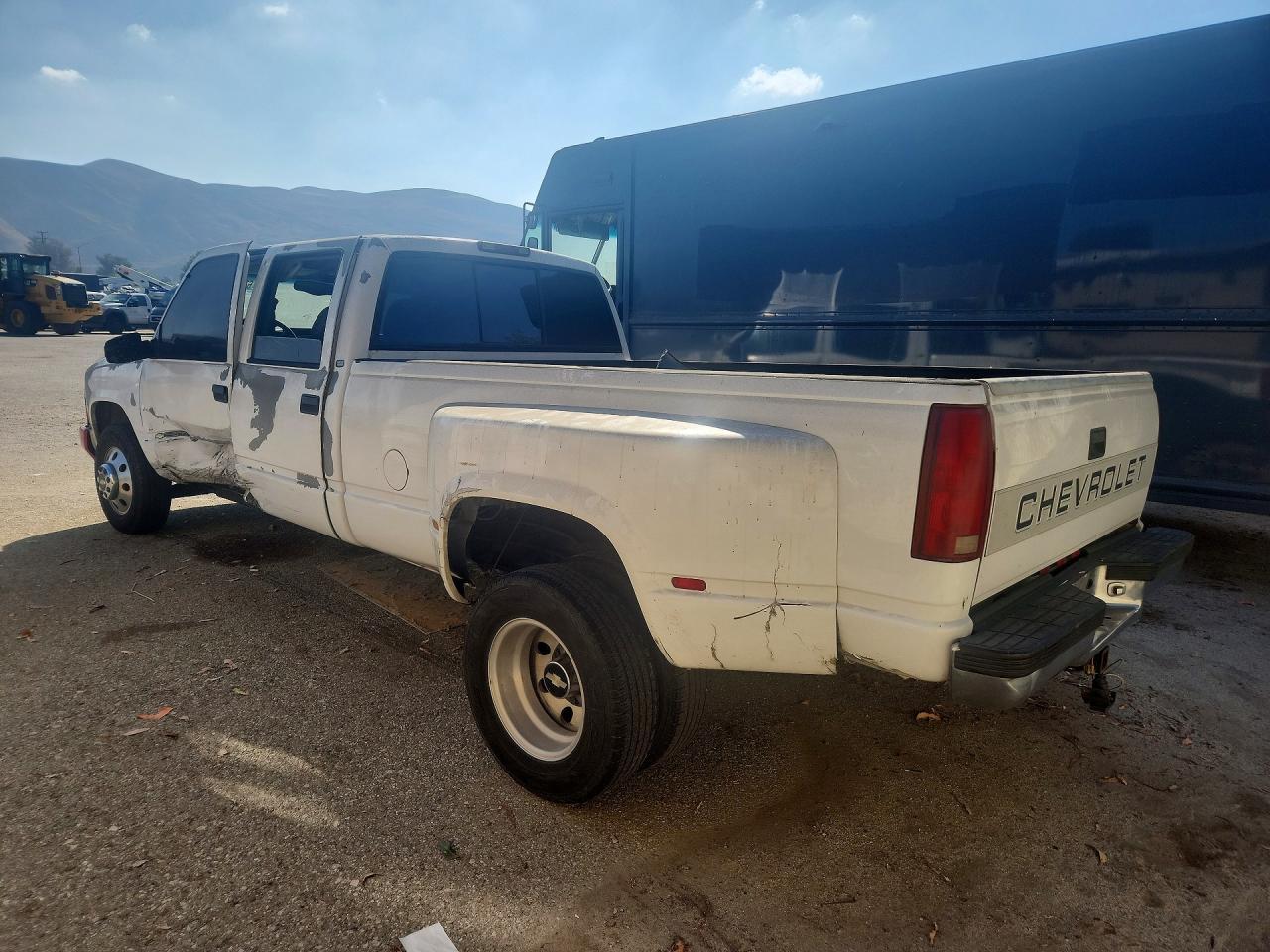 1997 Chevrolet Gmt-400 C3500 - Image 2