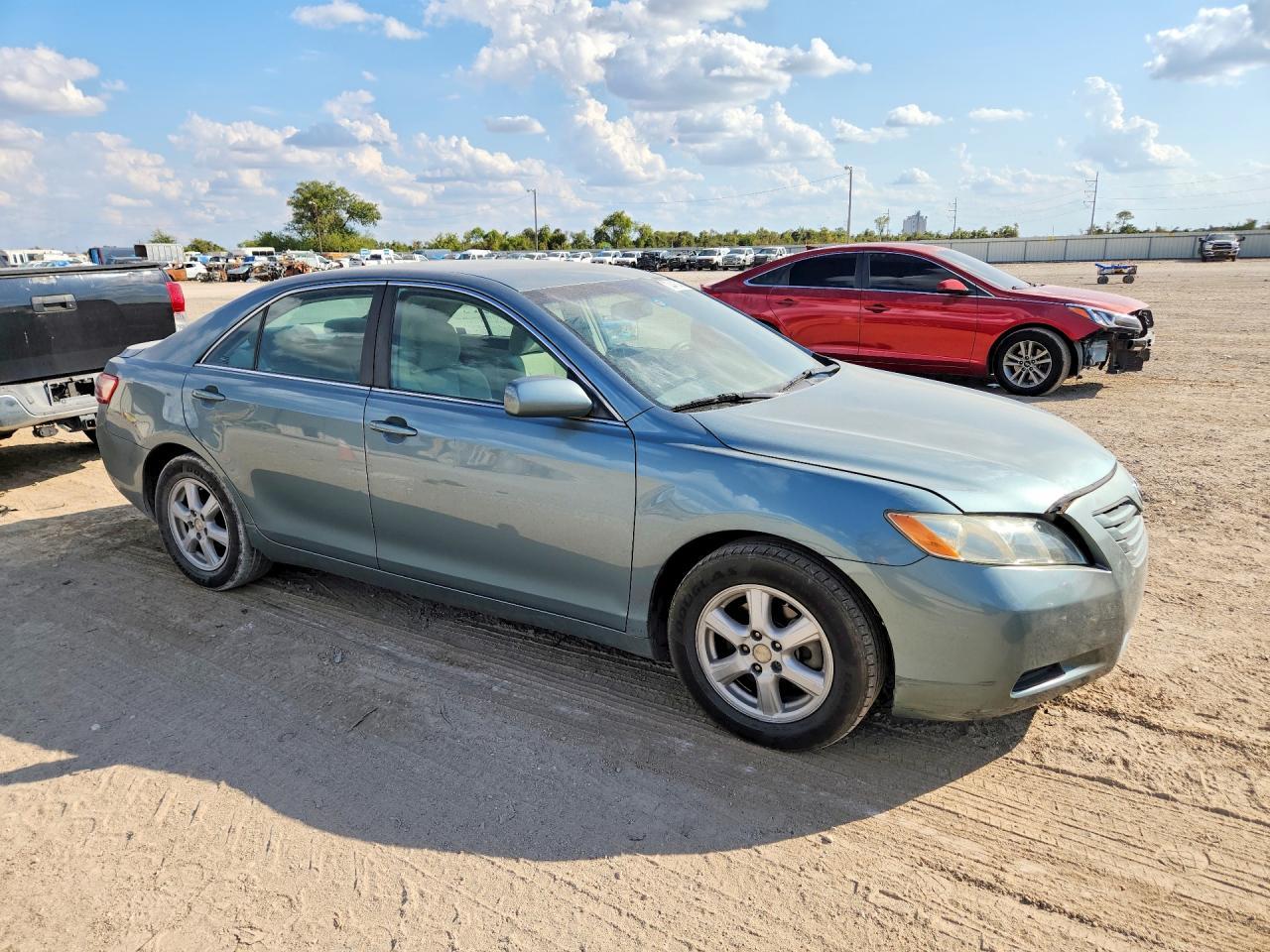 2009 Toyota Camry Le - Фото 4