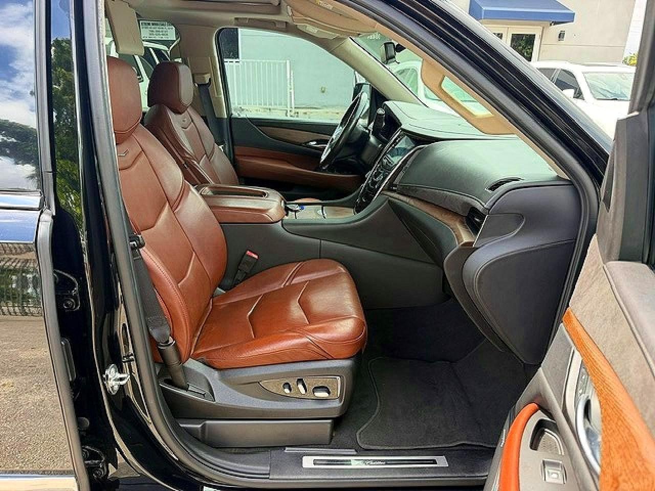 2020 Cadillac Escalade Esv Premium Luxury - Image 7